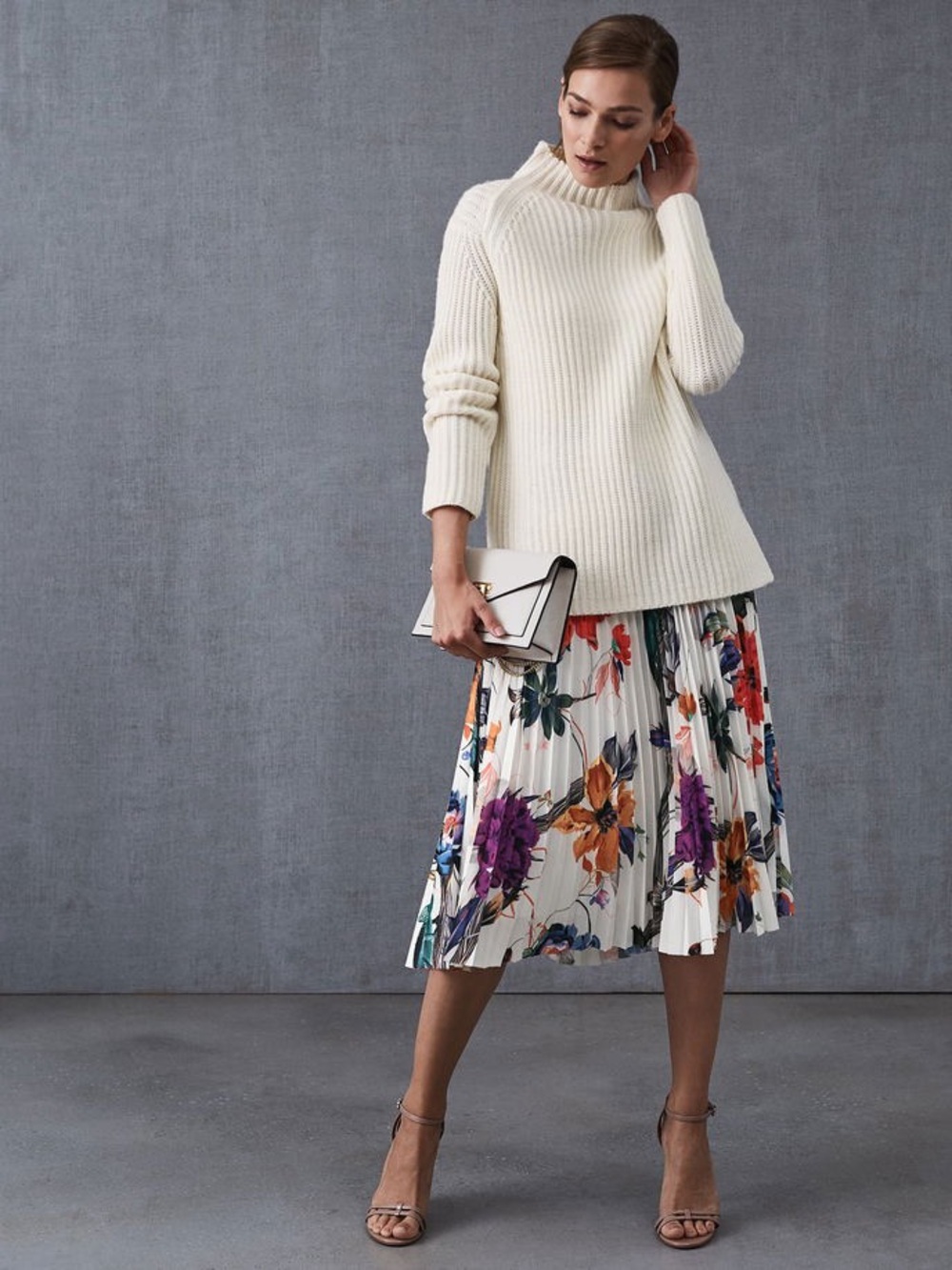Reiss Mya Iguana Knife Pleated
Midi Skirt. Size 6. Ivory. - Picture 5 of 14